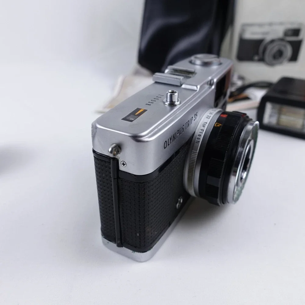 Olympus Trip 35 Vintage 35mm Film Camera D. Zuiko 40mm 2.8 Parts Repair UNTESTED